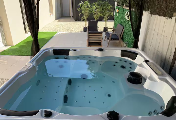 Private Jacuzzi